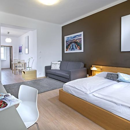 Downtown Suites Chlumova プラハ エクステリア 写真