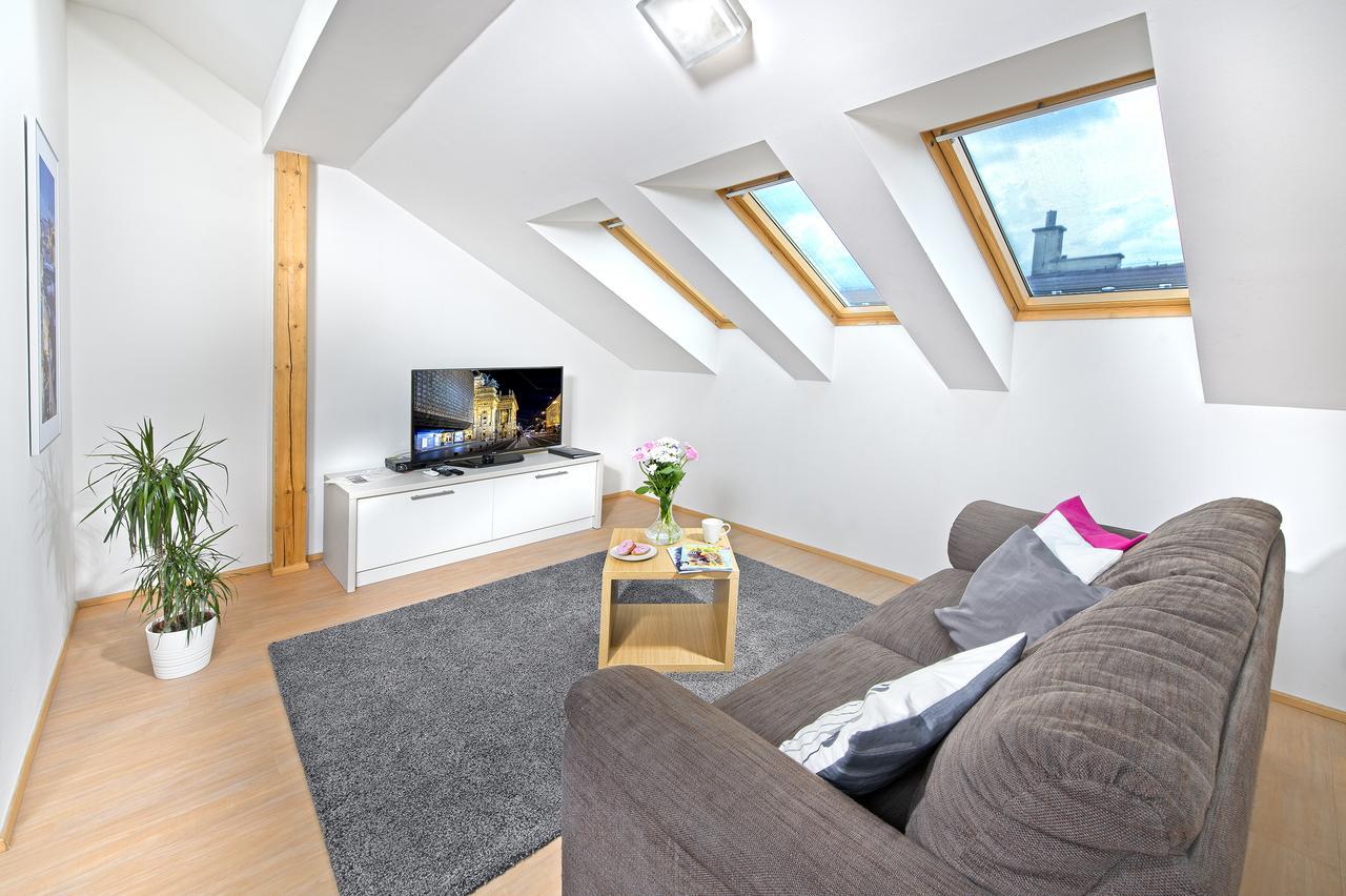 Downtown Suites Chlumova プラハ エクステリア 写真